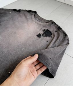 เสื้อยืดผู้ชายทรงโอเวอร์ไซส์ คุณภาพสูง แบบขาดๆ ซีดๆ สไตล์วินเทจ ล้างสีแบบแอซิด ทรงไหล่ตก ทรงเข้ารูป พิมพ์ลาย 3 มิติ - Product Image 2