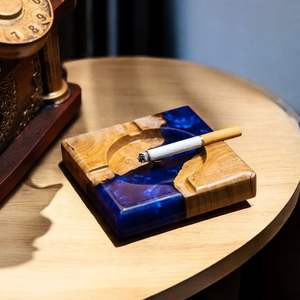 Cendrier en bois artisanal de qualité supérieure avec résine Bois naturel pour une expérience de fumage de cigarettes haut de gamme - Product Image 3