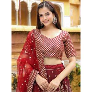 Lehenga choli ผ้าไหมดิบประดับเลื่อมสีแดงเข้มที่สวยงามสำหรับชุดแต่งงาน - Product Image 4