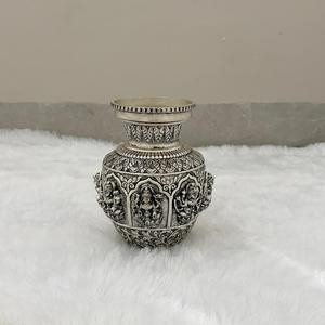 Kalash Ashtalakshmi à col haut sculpté avec des idoles de Lakshmi de très haute qualité - Product Image 3