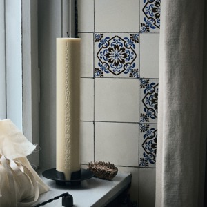 เชิงเทียนทรงเสาทองเหลืองขัดเงาสไตล์ร่วมสมัย ถาดโลหะทรงกลมเรียบหรู ที่วางเทียนสีทองหรูหรา ของตกแต่งโต๊ะบ้าน โรงแรม งานศิลปะ - Product Image 6