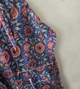 Conjunto de Pijama Elegante de Algodón Tejido con Estampado Artesanal, Traje de Dormir Floral Azul Jaipuri para Mujer, Ropa de Estar Sostenible - Product Image 5