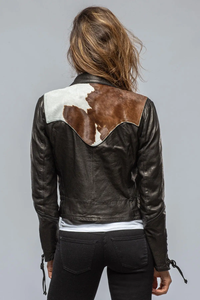 Chaqueta vaquera de cuero negro para mujer, con pellizcos de cuero de vaca con pelo, cierre frontal a presión, puños con cordones, abrigo tipo camisa de cuero genuino, estilo vaquera. - Product Image 6