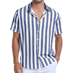 Camisa de manga corta para hombre con botones. Estilo informal con un toque moderno, en tonos tierra. Perfecta para días cálidos y planes de fin de semana. - Product Image 4