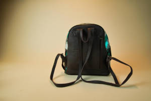 Sac à dos en cuir taillé à la main de mode occidentale Sac à dos en cuir véritable métallisé de haute qualité Sac à dos pour femmes - Product Image 5