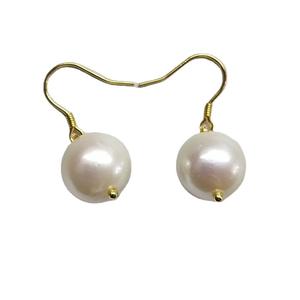 ต่างหูมุกน้ำจืดทรงกลมขนาด 11-12 มม. สีขาว พร้อมตะขอเกี่ยวหูเงิน S925 ชุบทอง ดีไซน์เรียบง่าย - Product Image 5