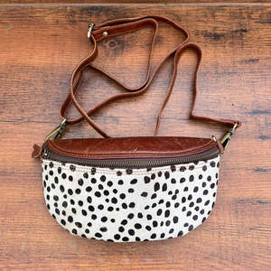 Bolso de pecho hecho a mano de cuero genuino con estampado de animales para mujer, bolso de hombro deportivo de Ciclismo de piel de vaca occidental para mujer - Product Image 4