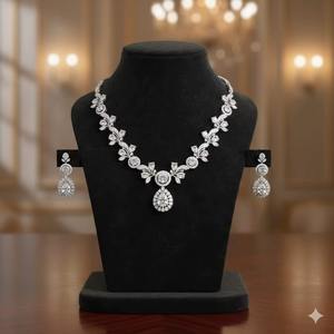 Conjunto de Collar y Pendientes de Latón Hechos a Mano de Primera Calidad para Mujer, Joyería Tradicional India para Novias, Disponible para la Venta - Product Image 3