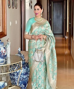 Sari de Seda Verde Claro, Vestido Tradicional Indio para Bodas, Estilo Banarasi, Drapeado con Patrón de Borde para Ceremonias - Product Image 3