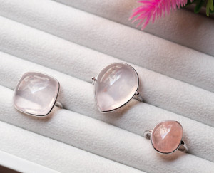 Bague en argent sterling 925 avec pierre en forme de goutte de quartz rose et eau de rose, style minimaliste solitaire - Product Image 4