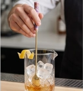 Cuillère à cocktail moderne en or avec manche marbré violet, outil de mélange réutilisable pour cocktails - Product Image 2