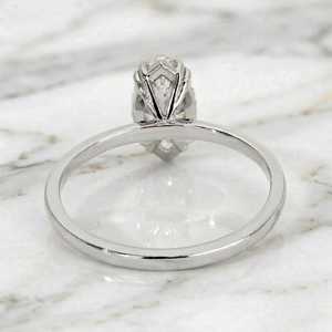 Anillo de Diamantes Elegante y Lujoso, Oro Blanco de 18K, Diamante Cultivado en Laboratorio de 2 Quilates, VVS2, Certificado IGI, Aniversario de Bodas Vintage - Product Image 2