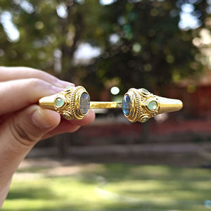 Bracelet manchette en laiton massif plaqué or 18 carats, labradorite naturelle, accent chalcédoine aqua et zirconiums cubiques, style bohème, bijoux pour femme - Product Image 5