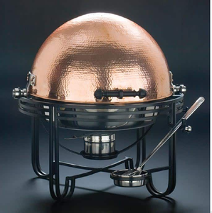 Hermoso plato ovalado de cobre martillado con tapa a juego y soporte de hierro negro. Disponible a precios de mayorista. - Product Image 3