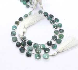 Esmeralda natural facetada en forma de corazón, tipo briolette, de 9 a 10 mm, cuentas de esmeralda auténtica, hilo de 6 pulgadas, cuentas de primera calidad en forma de corazón. - Product Image 1