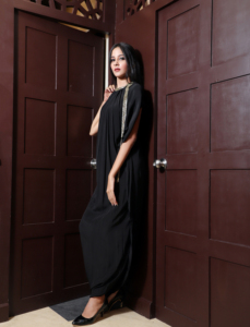 Vestido plisado negro con detalles de borlas, vestido maxi holgado con mangas cortas para fiesta, tejido con cuentas y trabajo de cut-dana. - Product Image 6