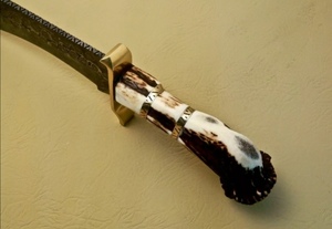 Couteau de chasse en acier Damas, lame à pointe tombante, manche en corne de cerf, garde en acier Damas, étui en cuir, couteau à lame fixe, chasse personnalisée - Product Image 5