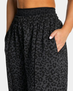 Pantalon de jogging décontracté pour femme, taille mi-haute, coupe large, style streetwear, pantalon de détente, ODM, hiver, 100% coton, noir peint - Product Image 3