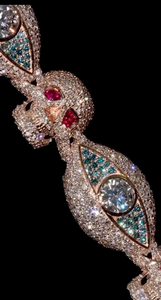 Bracelet en argent 925 avec design crâne en moissanite et accents de pierres rouges et bleues, serti pavé, effet diamant, bijou tendance - Product Image 3