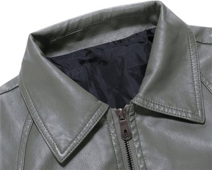 Chaqueta de moto unisex gris de piel de oveja, ecológica, transpirable, para invierno, estilo urbano, con hombros acolchados, mangas fruncidas y corte ajustado. - Product Image 3