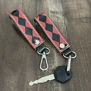 Porte-clés en cuir de vache véritable à la mode, motif à carreaux marron et noir, fait main, pour cadeaux unisexes - Product Image 6