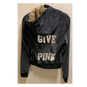 Fournisseur OEM de sweats à capuche avec rivets, sweat à capuche en molleton de coton épais sur mesure avec embellissements en rivets, impression de logo personnalisée disponible - Product Image 1