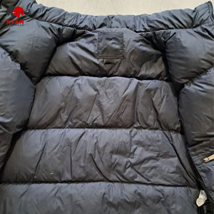 เสื้อแจ็คเก็ตพัฟเฟอร์แบบสั่งทำพิเศษสำหรับผู้ชาย คอตั้ง ผลิตจากผ้าที่เป็นมิตรต่อสิ่งแวดล้อม ระบายอากาศได้ดี พร้อมโลโก้ตามสั่ง - Product Image 3