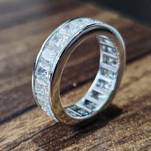 Anillo de eternidad completo con diamantes de moissanita brillantes de corte radiante para unisex, plata fina 925 original, regalo sorpresa para novias - Product Image 1