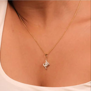Pendentif solitaire élégant en or pur 9 carats avec diamant CVD en forme de poire fileté, 0,52 ct, clarté EF VSVVS, léger, bijoux fins pour femmes - Product Image 1