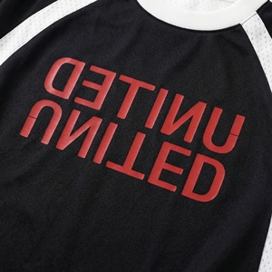 T-shirt court sportif noir et blanc avec imprimé miroir rouge |   T-shirt à manches raglan avec empiècements en mesh pour le streetwear |   Fournisseur de Marque Privée OEM - Product Image 3