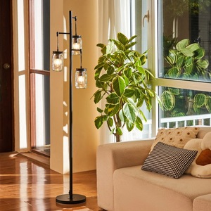 Lampe sur pied de luxe avec base en marbre doré et abat-jour en lin pour projets de décoration intérieure haut de gamme - Product Image 1