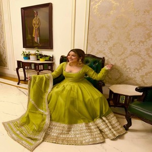 Ensemble robe Anarkali en soie Chinon VASTRA COTTAGE avec broderie lourde en sequins, pantalon et dupatta – Tenue de mariage haut de gamme - Product Image 1