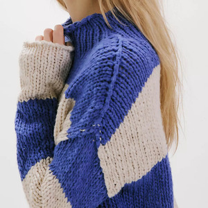 Suéter corto de punto para mujer, con bloques de color azul y beige, cuello redondo, manga larga, grueso, de acrílico, estilo pulóver, a rayas, para invierno. - Product Image 3