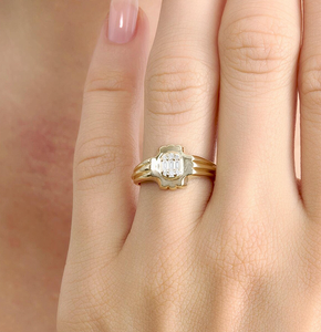 Anillo de Oro para Mujer con Diamante Cultivado en Laboratorio, Corte Esmeralda, Diseño Personalizado, Certificado IGI, Alta Pureza, para Aniversario, Boda, Compromiso - Product Image 4