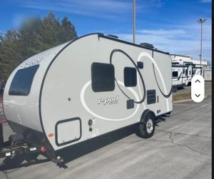 Autocaravana de lujo moderna Forest River R-Pod Mini, remolque de viaje todoterreno e impermeable - Product Image 1