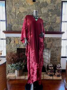 Vestido Kaftan de Rayón con Estampado Shibori Color Vino Tinto, Talla Grande, Corte Holgado y Fluido para Mujer - Product Image 5