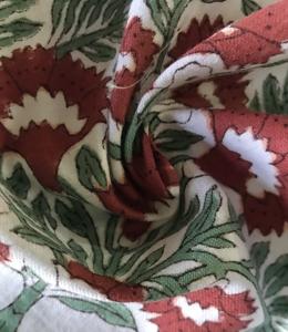 Tissu en coton imprimé à la main – Motif floral Arbre de Vie |   Rouge rouille et vert olive - Product Image 2