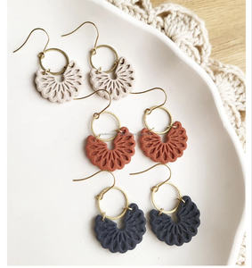 ต่างหูเรซินออกแบบใหม่ต่างหูแฟชั่นเรซินรูปทรงกลมจากอินเดียต่างหูทำด้วยมือสำหรับผู้หญิงและเด็กผู้หญิง - Product Image 4