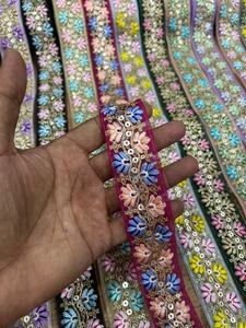 Ruban de dentelle brodé perlé, bande décorative florale à sequins pour cols de robes, robes de mariée et vêtements - Product Image 1