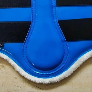 Botas de equitación de cuero sintético PU azul real premium con forro de lana suave, protección de tendones y correas de velcro con brillo iridiscente. - Product Image 3