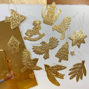 Adornos Navideños de Copos de Nieve Metálicos, Perfectos para Decoración de Árboles de Navidad y Personalizables - Product Image 1