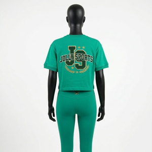 Conjunto Deportivo Premium para Mujer, Camiseta y Leggings de Poliéster y Spandex, Color Verde, Ropa de Gimnasio Elástica, Logotipo Personalizado con Transferencia Térmica - Product Image 3