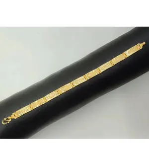 Bracelet pour homme en or jaune 22 carats, élégant, traditionnel et moderne, avec un panneau gravé de motifs floraux, finition haut de gamme - Product Image 3