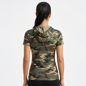 T-shirt à capuche camouflage à manches courtes pour femme, idéal pour la gym et le fitness, tee-shirt de sport camouflage pour femme, sweat à capuche pour femme - Product Image 3