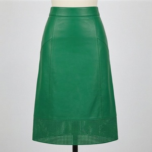 Jupe trapèze en similicuir pour femme, taille haute, longueur genou, verte unie, design minimaliste, ourlet perforé - Product Image 1