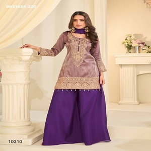 Ensemble indien exporté en soie jacquard avec broderies de perles et motif tissé Zari, manches longues, pantalon palazzo évasé, pour occasions spéciales - Product Image 1