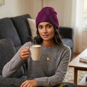 Gorro Moderno de Tela Elástica Suave con Diseño Jacquard, Estilo Urbano Moderno, Ideal para Clima Frío y Uso al Aire Libre - Product Image 3