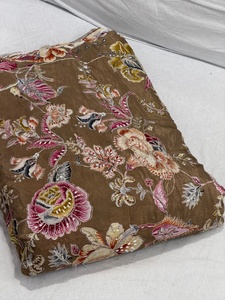 Vêtements ethniques en tissu crêpe naturel, largeur 44 pouces, tombé fluide, toucher doux, texture subtile, finition élégante, vêtements de mode - Product Image 6