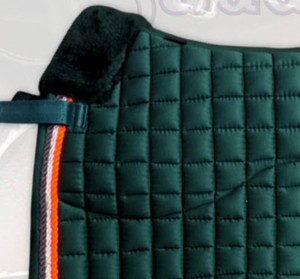 Tapis de selle carré matelassé en coton pour dressage équin, confortable, antidérapant, durable, avec mousse de 18 mm, doublure en maille respirante et bordure en fourrure de vison - Product Image 3