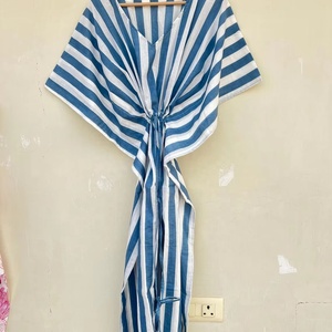 Caftan en coton Caftan à fleurs indiennes Caftan long Robe pour les mamans Couverture de plage - Product Image 1